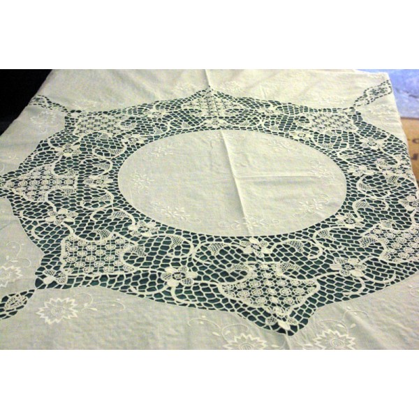 ROUND TABLE-CLOTH