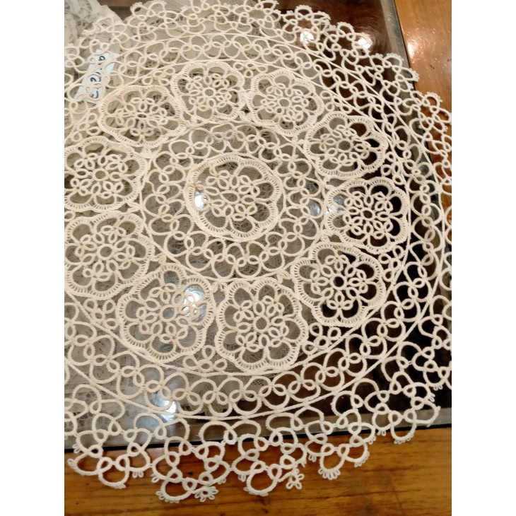 ROUND DOILIES